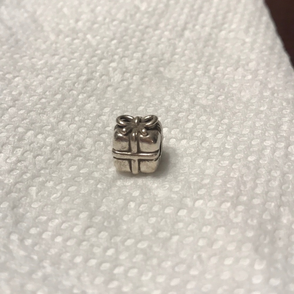 Gift Pandora charm.